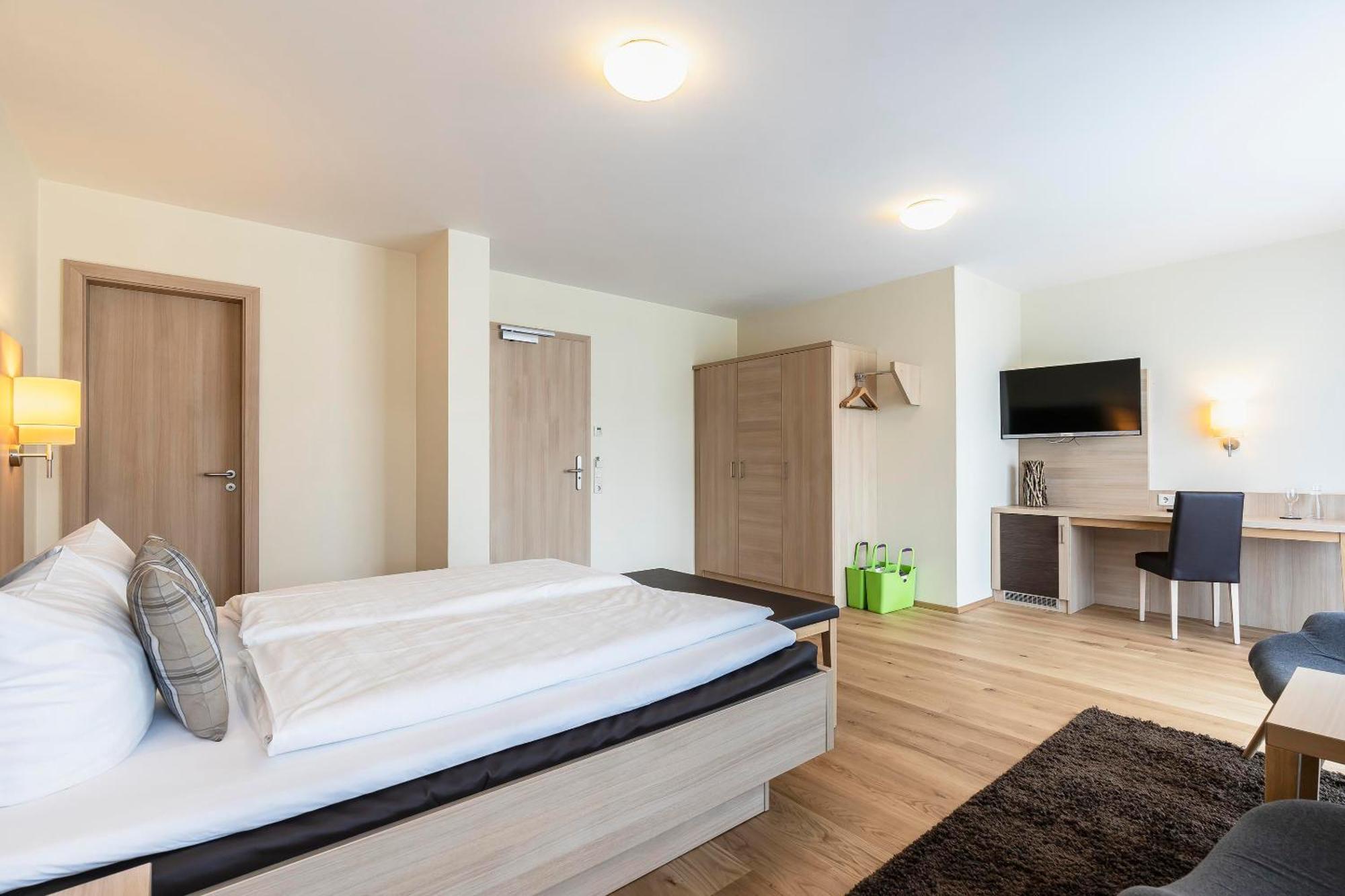 Hotel Dirsch Wellness & Spa Resort Emsing Екстериор снимка